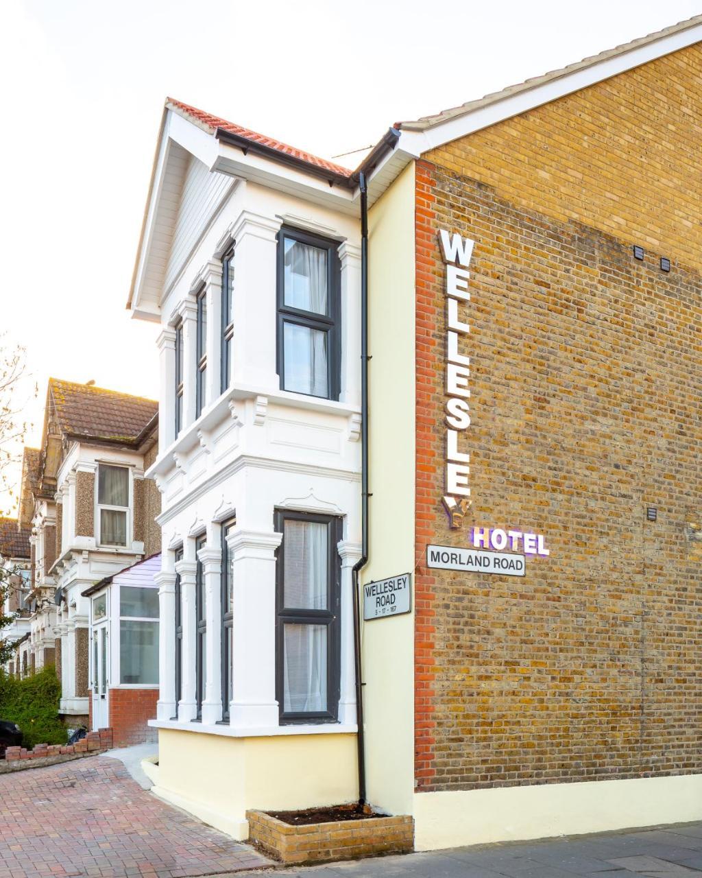 Wellesley Hotel Ilford Exterior photo
